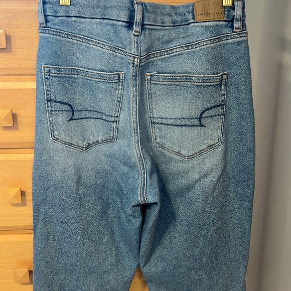 American Eagle size 8 regular stretch distressed mom jeans - Picture 10 of 13